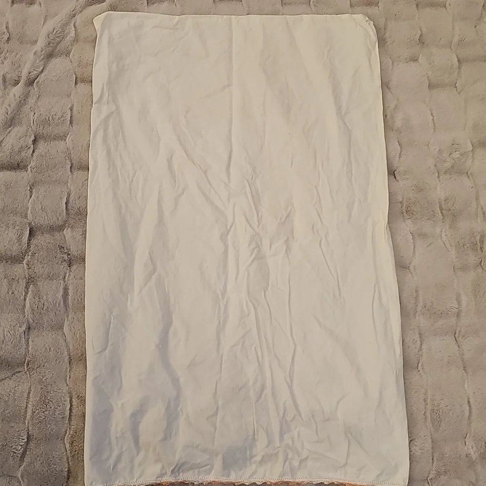 Vintage Hand Crocheted and Embroidered Peach Rose Rosette Scalloped Pillow Case